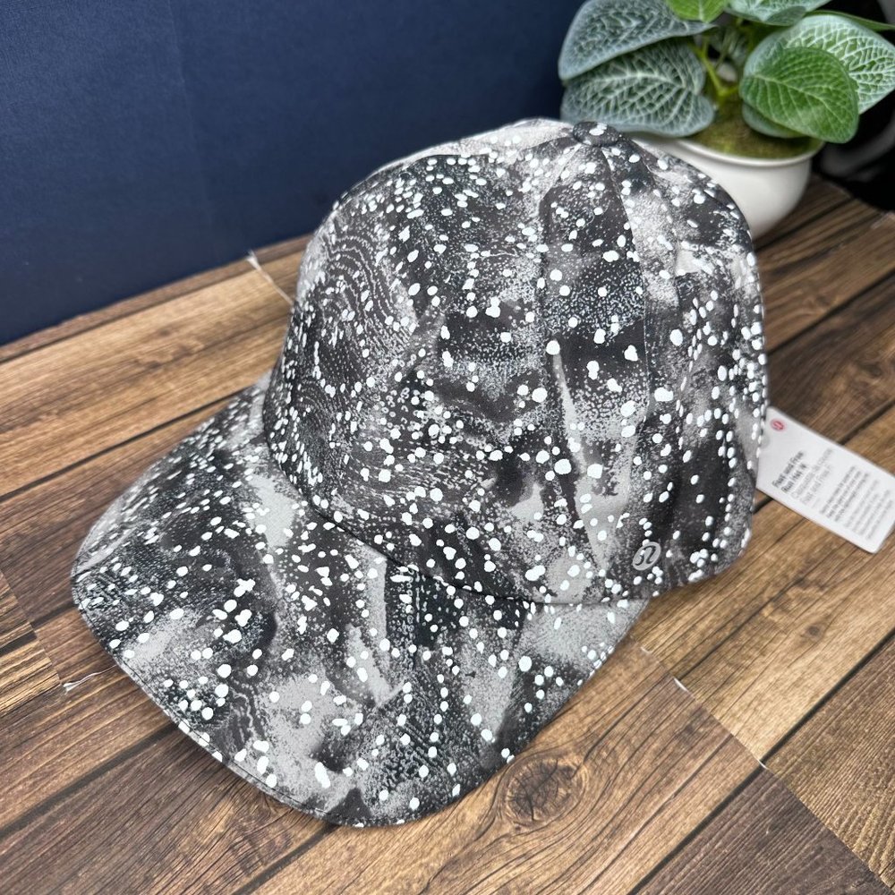 Lululemon Fast & Free Women's Run Hat NWT ONE SIZE (TAKE Reflective) - Picture 3 of 12